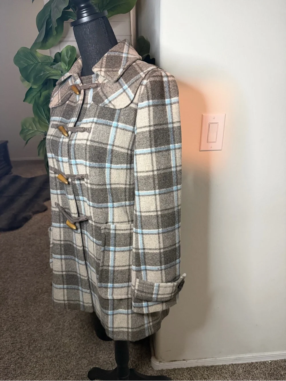 GAP Plaid Toggle Coat – Women’s XS | Cozy Wool Blend | Fall Essential 🍂